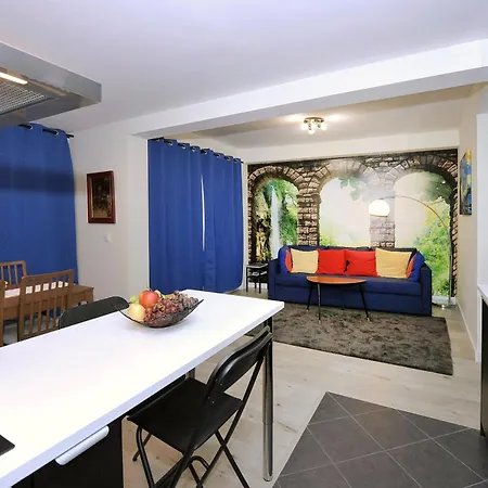 Megaleon Apartment *