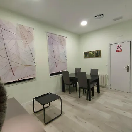 Megaleon Appartement *